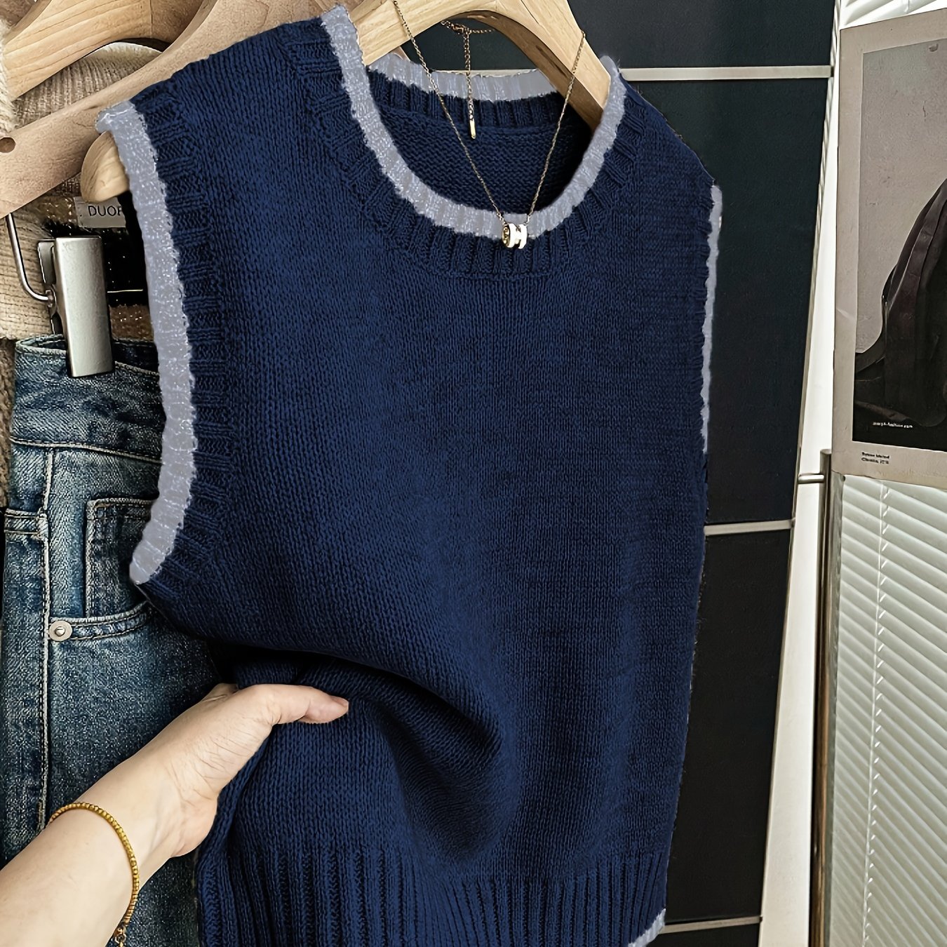 Comfortable Contrast Trim Sweater Vest for Women with Crew Neck Sleeveless Ribbed Hem Oversized Knit Style