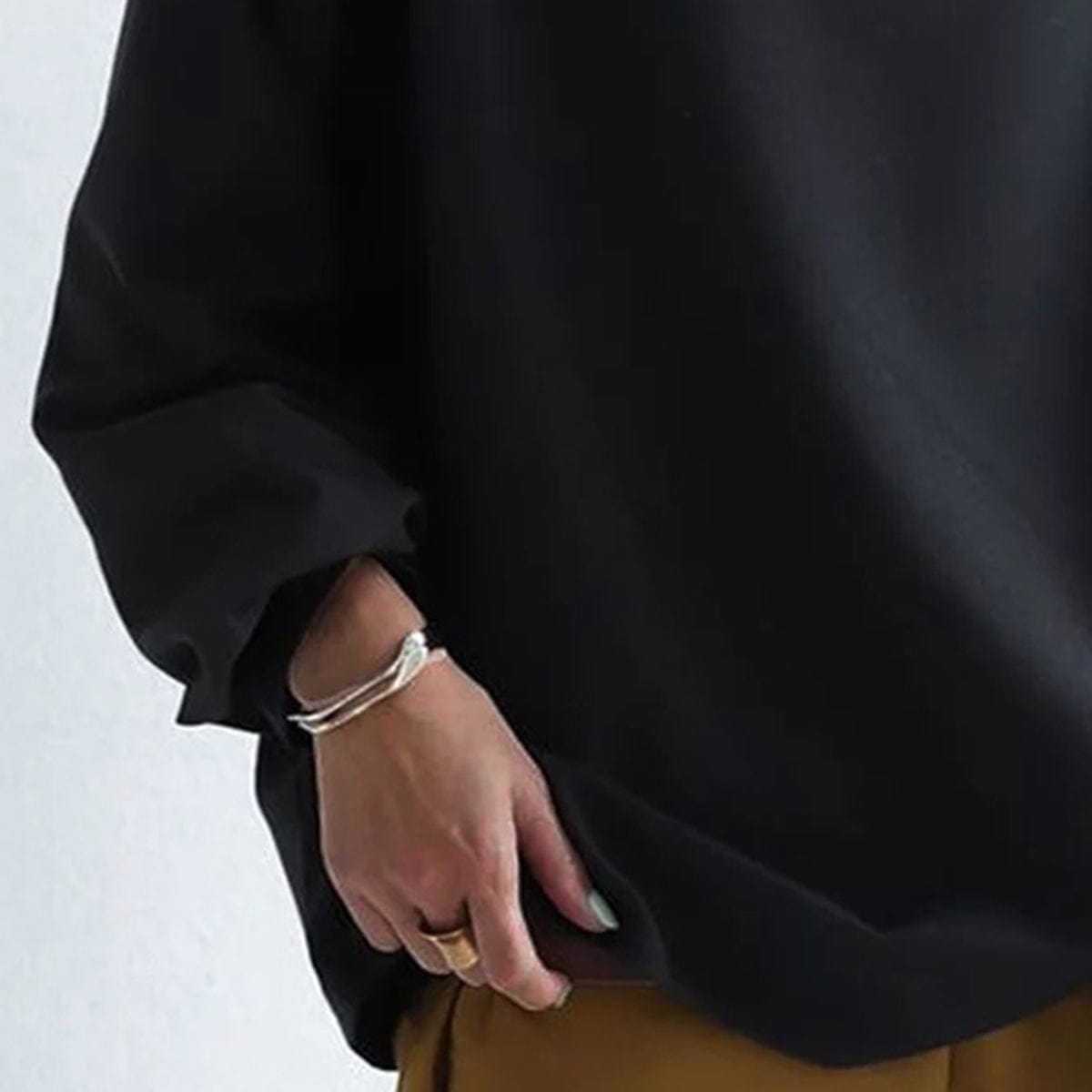 Comfortable Oversized Blouse for Women with High Neck Balloon Sleeve Relaxed Knit Style