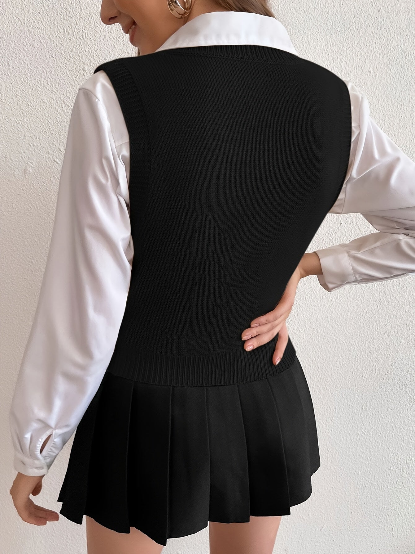 Comfortable Cable Knit Sweater Vest for Women with V Neck Sleeveless Ribbed Hem Preppy Style