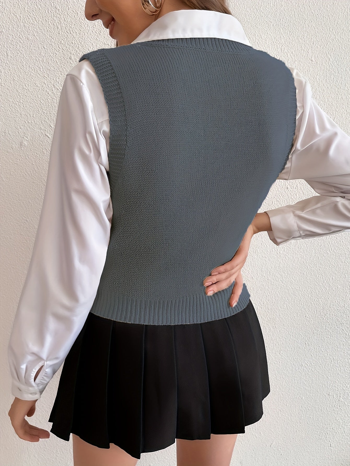 Comfortable Cable Knit Sweater Vest for Women with V Neck Sleeveless Ribbed Hem Preppy Style