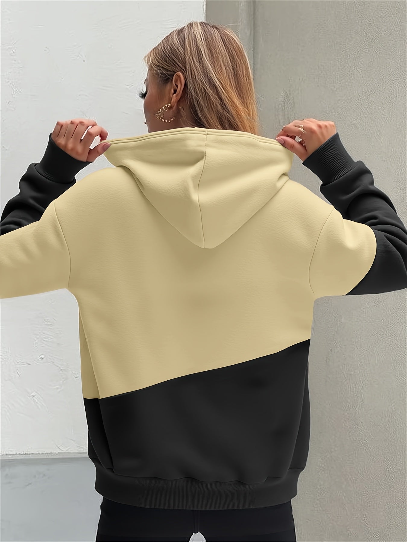 Women's Color-Block Hooded Sweatshirt with Heart & Letter Print - 100% Polyester Casual Pullover, Relaxed Fit, Machine Washable, Fall Winter Fashion