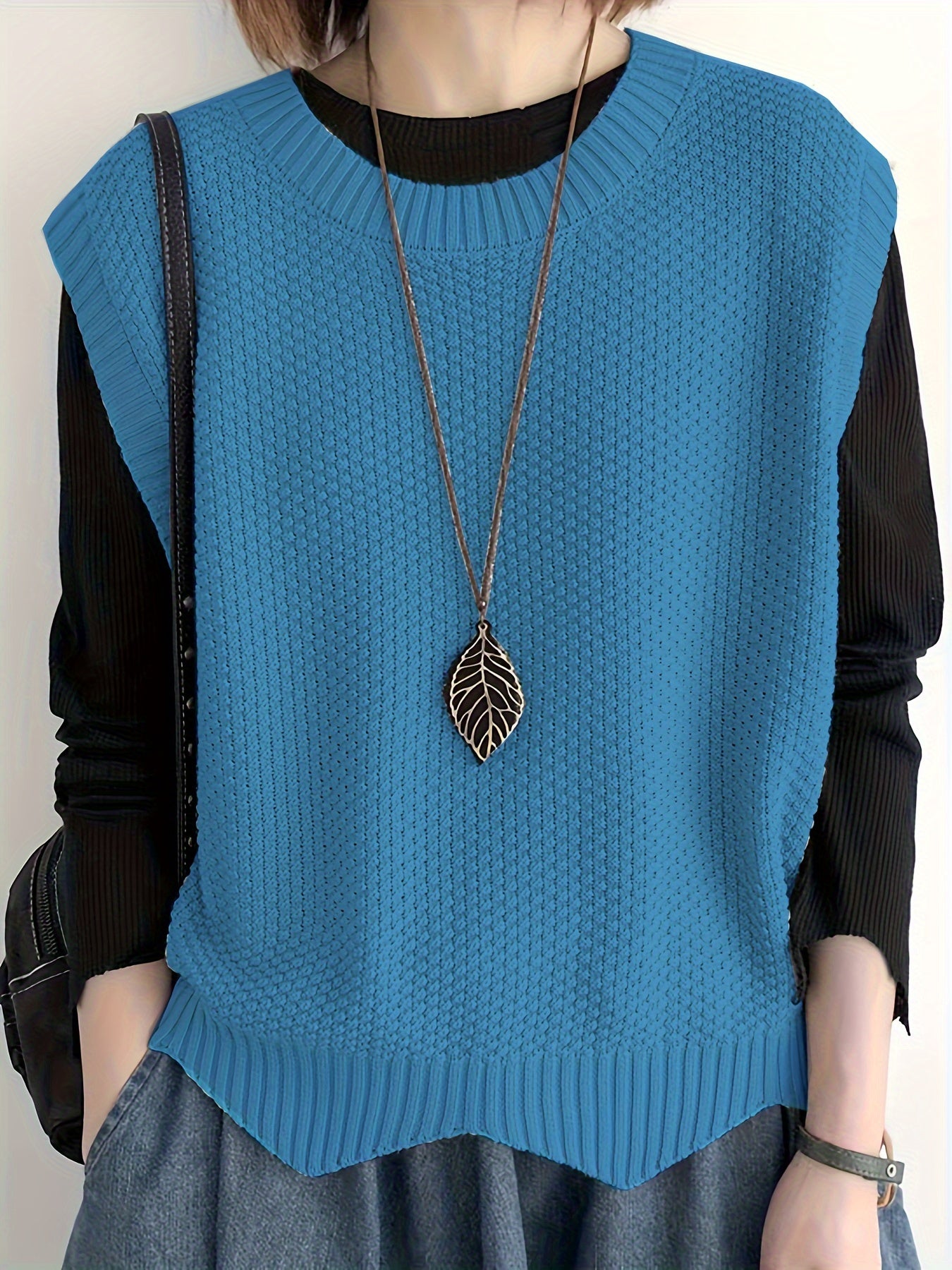 Comfortable Chunky Knit Sweater Vest for Women with Crew Neck Sleeveless Relaxed Oversized Style