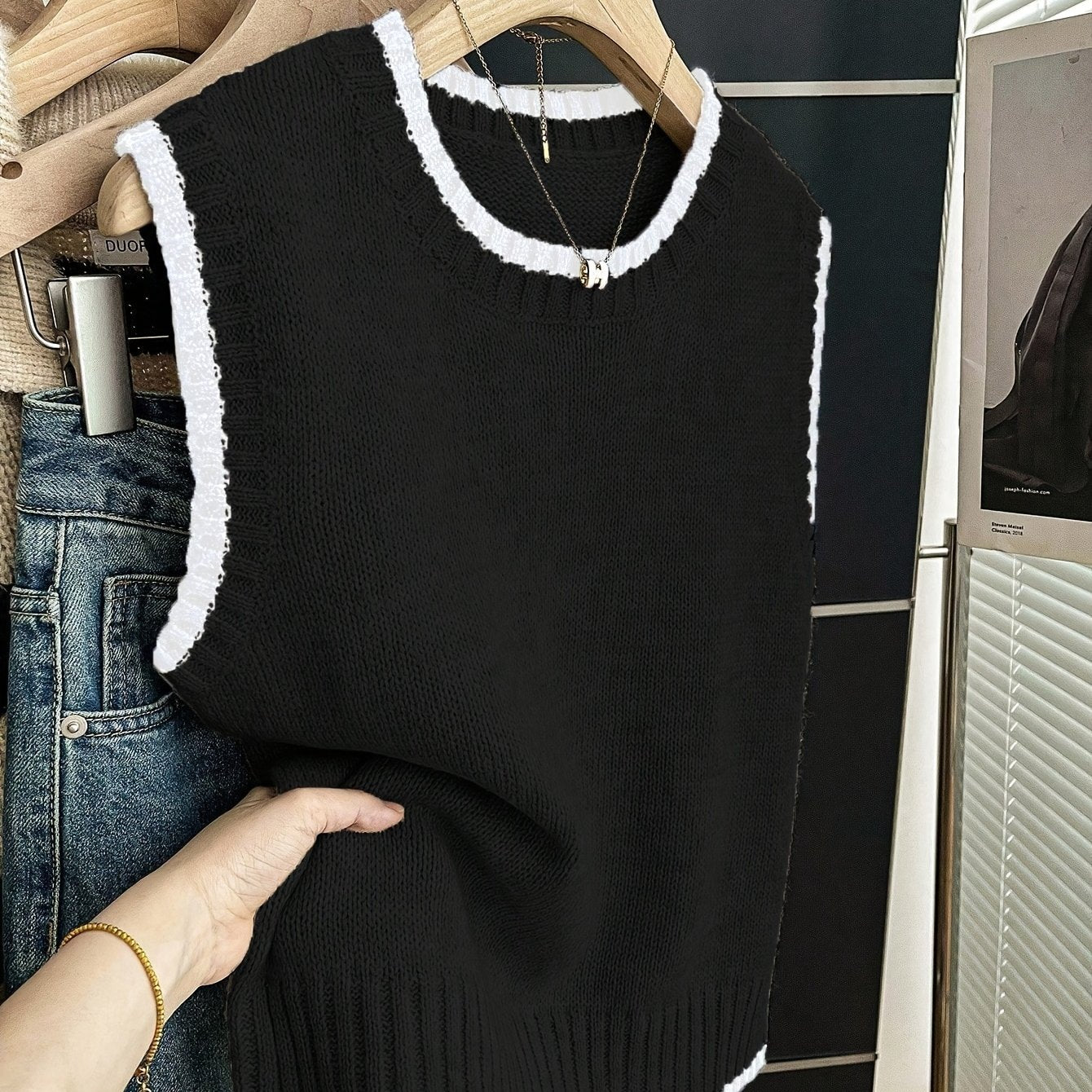 Comfortable Contrast Trim Sweater Vest for Women with Crew Neck Sleeveless Ribbed Hem Oversized Knit Style
