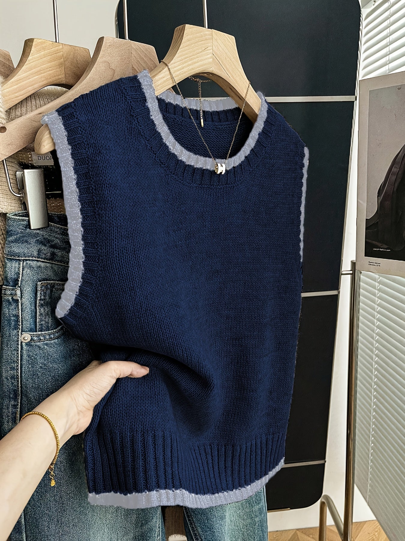 Comfortable Contrast Trim Sweater Vest for Women with Crew Neck Sleeveless Ribbed Hem Oversized Knit Style