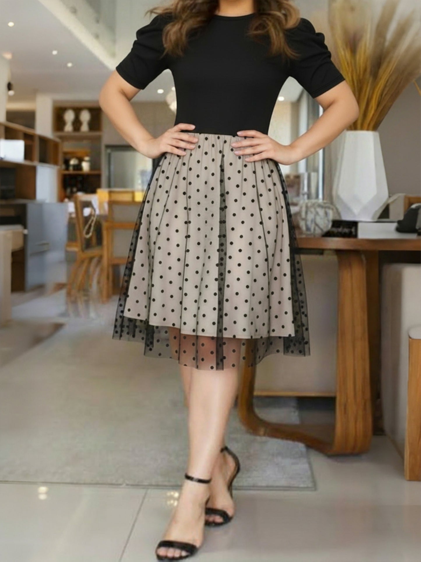 Women's Dress with Color Blocking Round Neck Puff Sleeves and Mesh Paneling Design Elegant and Slim Fit Fashionable and Comfortable Versatile Women's Clothing