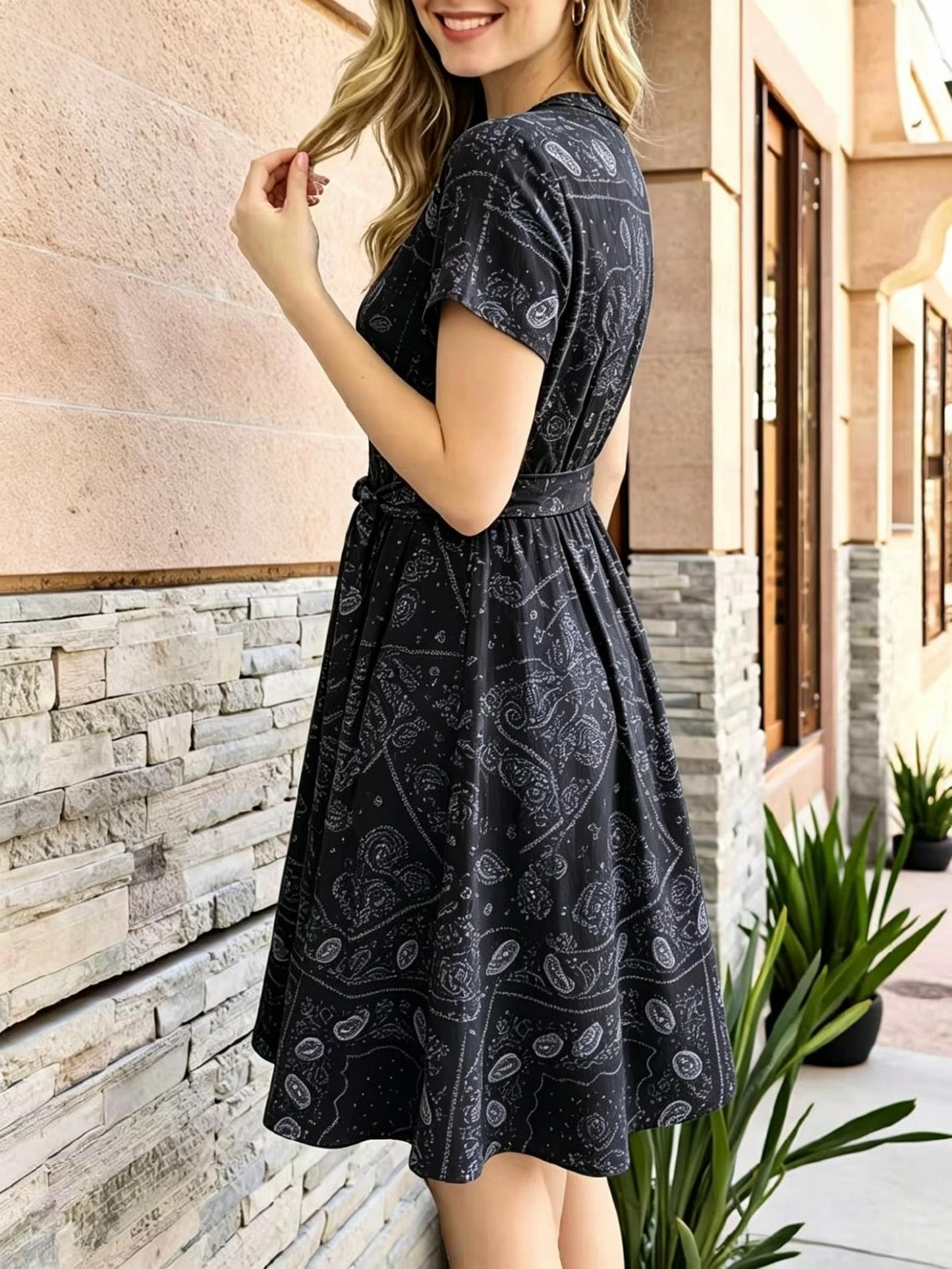 Women's Vintage Blue Print Midi Dress, V-Neck Button Shirt Dress with Pockets & Belt, Casual Commute Vacation Wear for Ladies