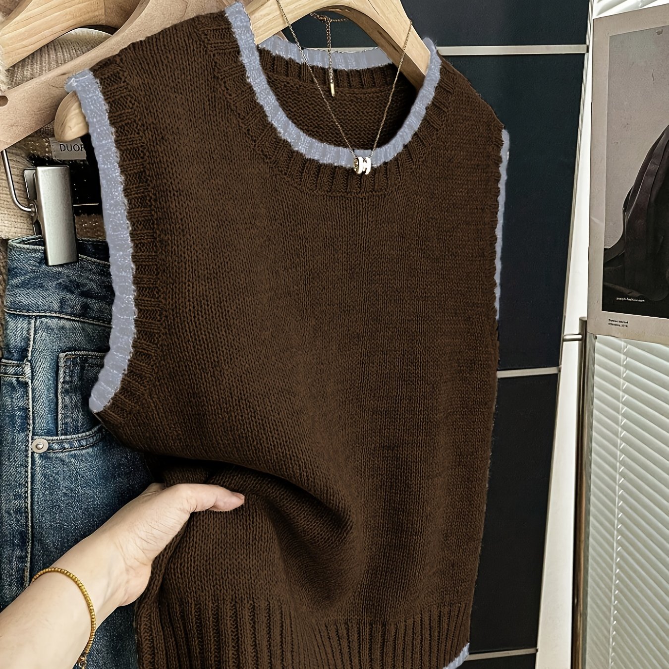 Comfortable Contrast Trim Sweater Vest for Women with Crew Neck Sleeveless Ribbed Hem Oversized Knit Style