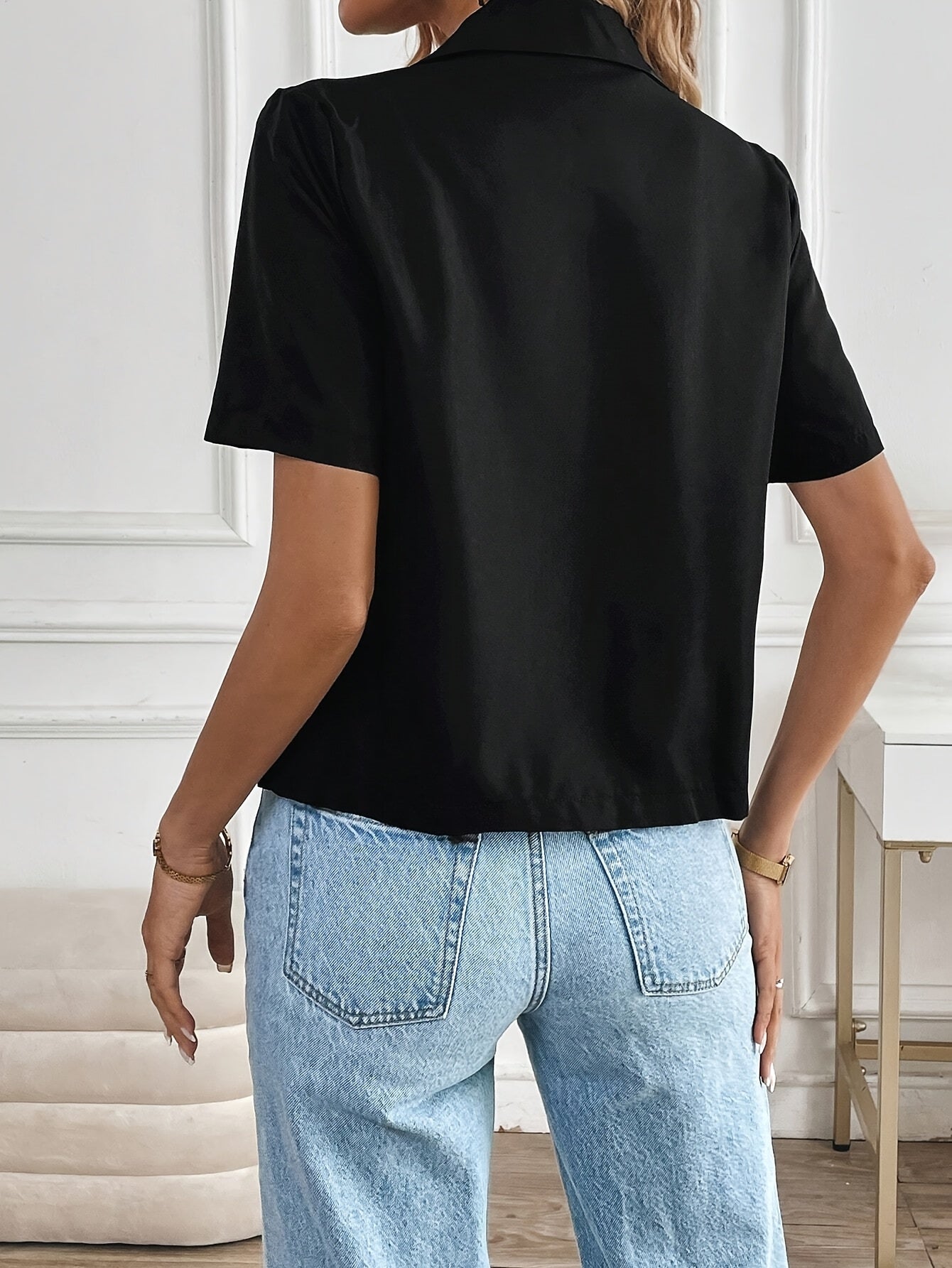 Elegant Cropped Blazer for Women with Notch Lapel Short Sleeve Button Front Relaxed Casual Style