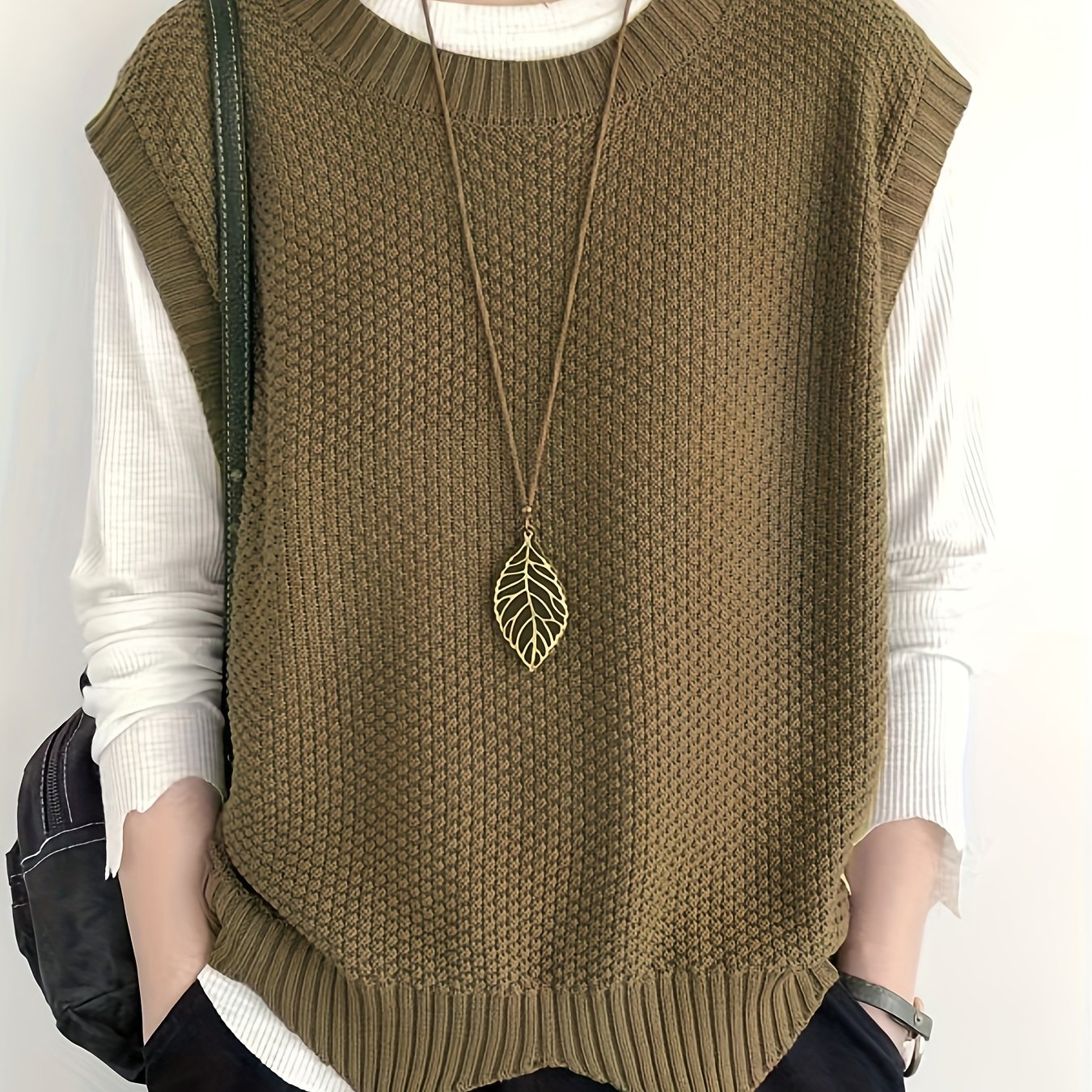 Comfortable Chunky Knit Sweater Vest for Women with Crew Neck Sleeveless Relaxed Oversized Style