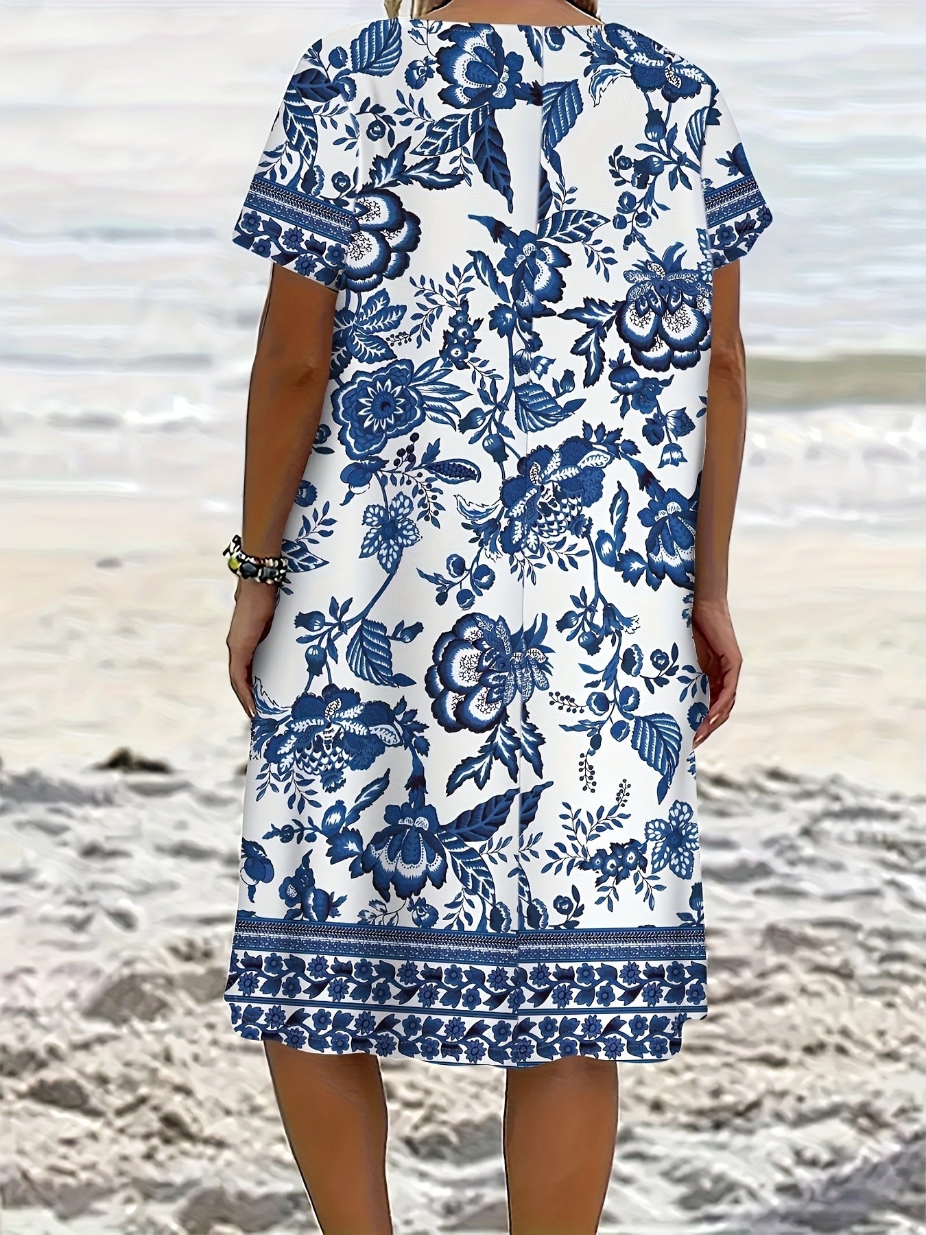 Plus Size - Plus Size - Summer New Plus Size Women'S Vacation Style Easy And Porcelain Floral Pattern All-Over Print Dress, Suitable for All Seasons, Casual And Chic