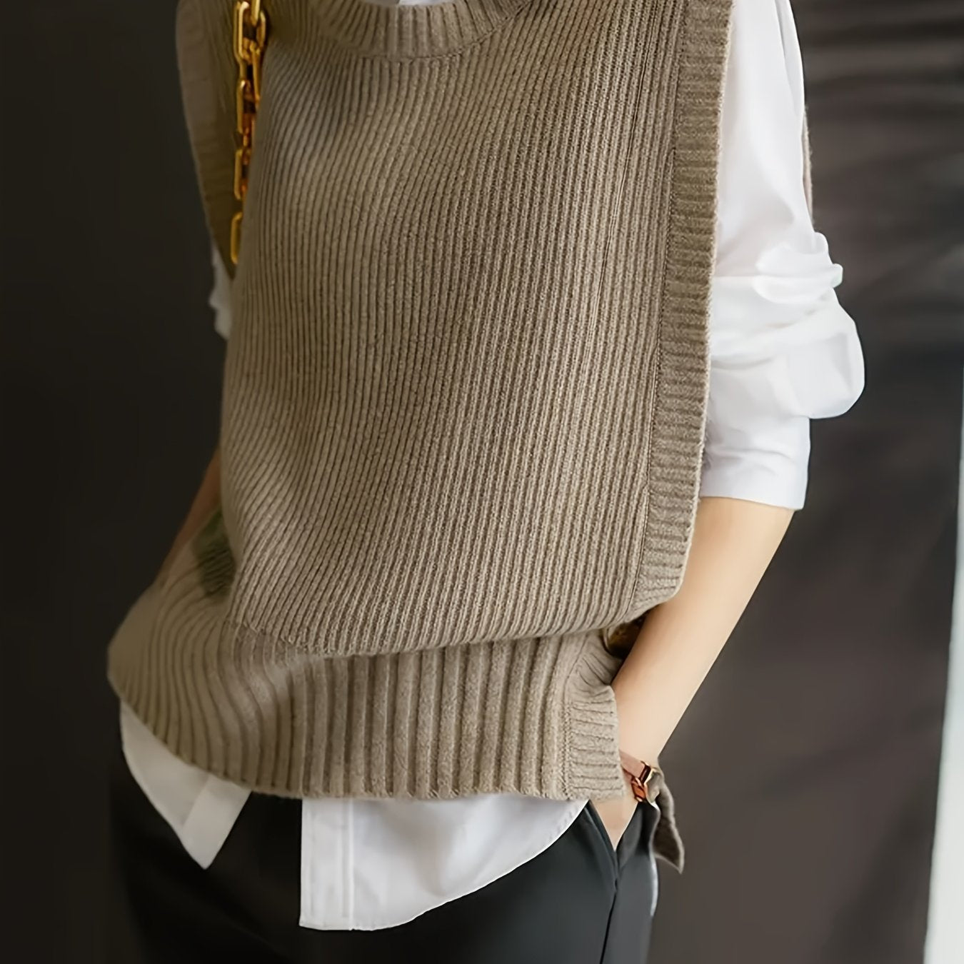 Comfortable Ribbed Sweater Vest for Women with Crew Neck Sleeveless Oversized Knit Style