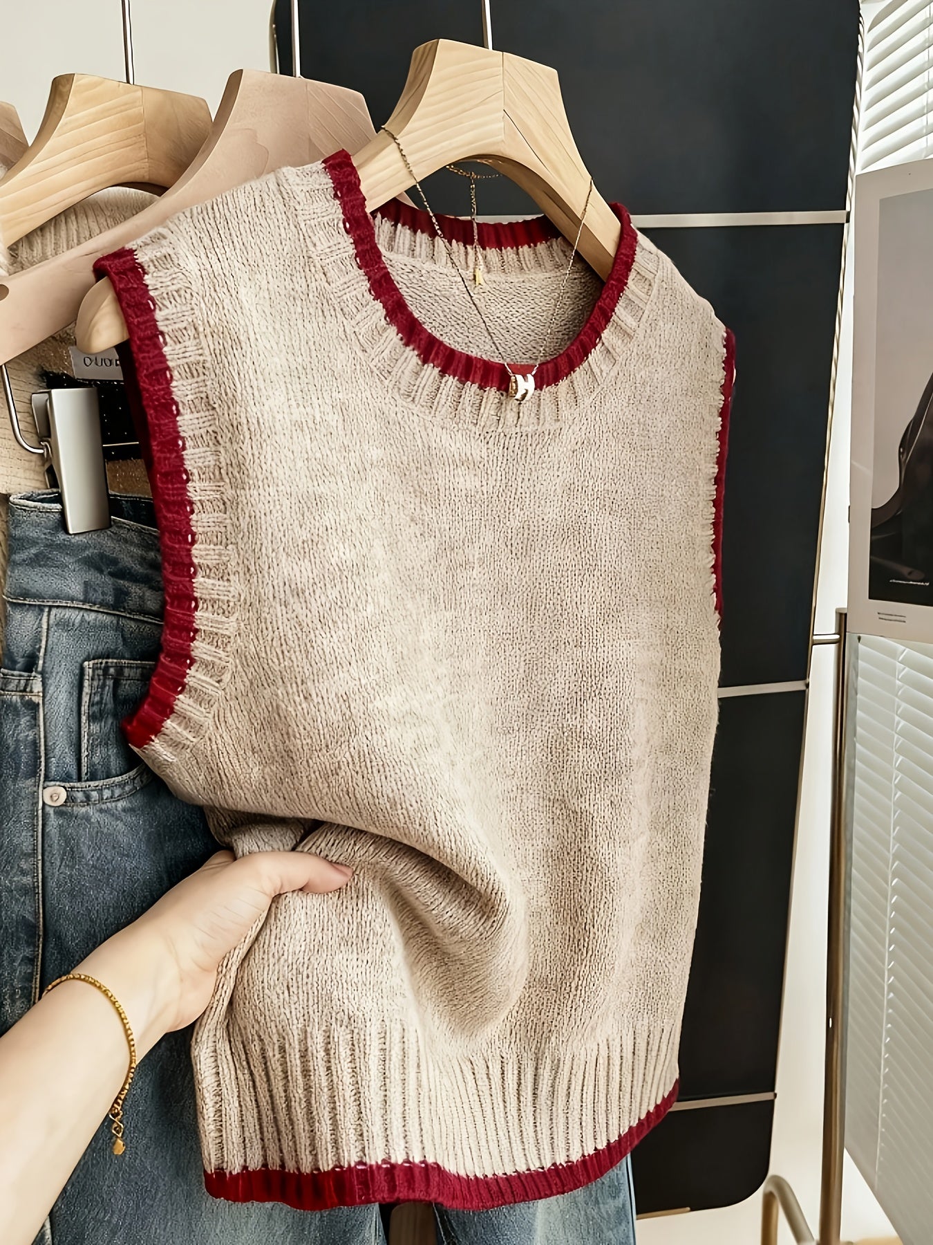 Comfortable Contrast Trim Sweater Vest for Women with Crew Neck Sleeveless Ribbed Hem Oversized Knit Style