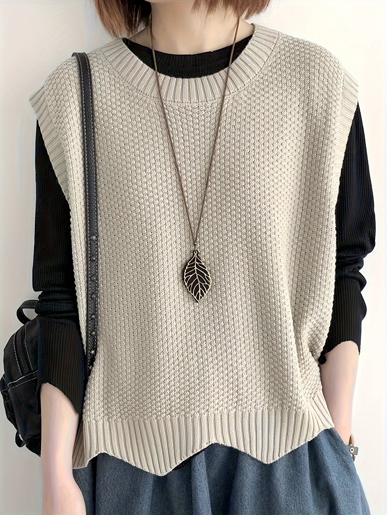 Comfortable Chunky Knit Sweater Vest for Women with Crew Neck Sleeveless Relaxed Oversized Style