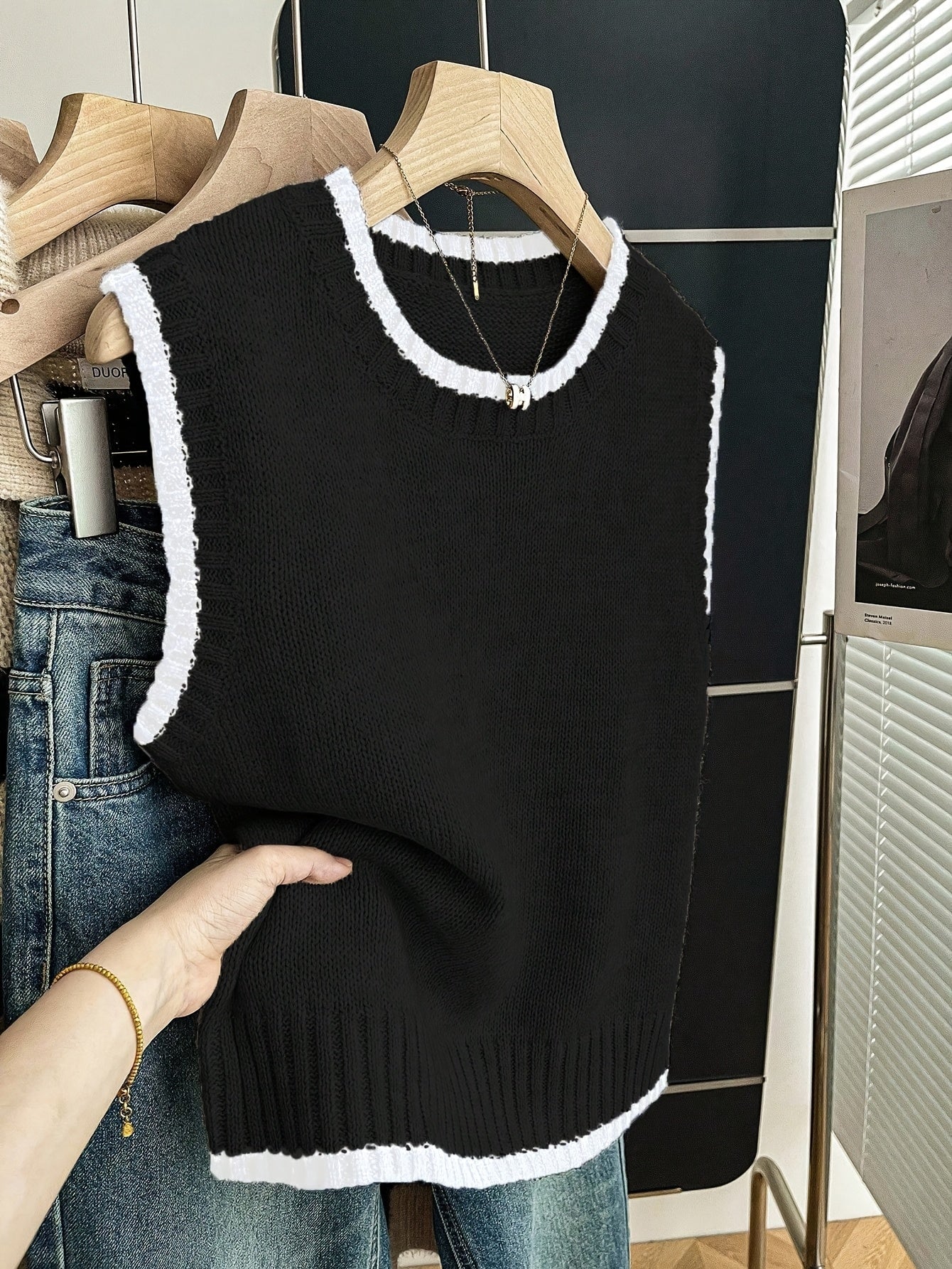 Comfortable Contrast Trim Sweater Vest for Women with Crew Neck Sleeveless Ribbed Hem Oversized Knit Style